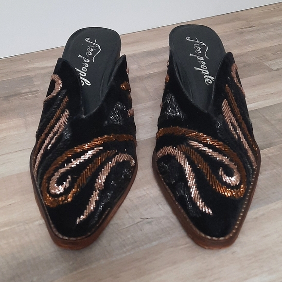 New Free People Anya Velvet Embroidered Mules - Picture 8 of 15